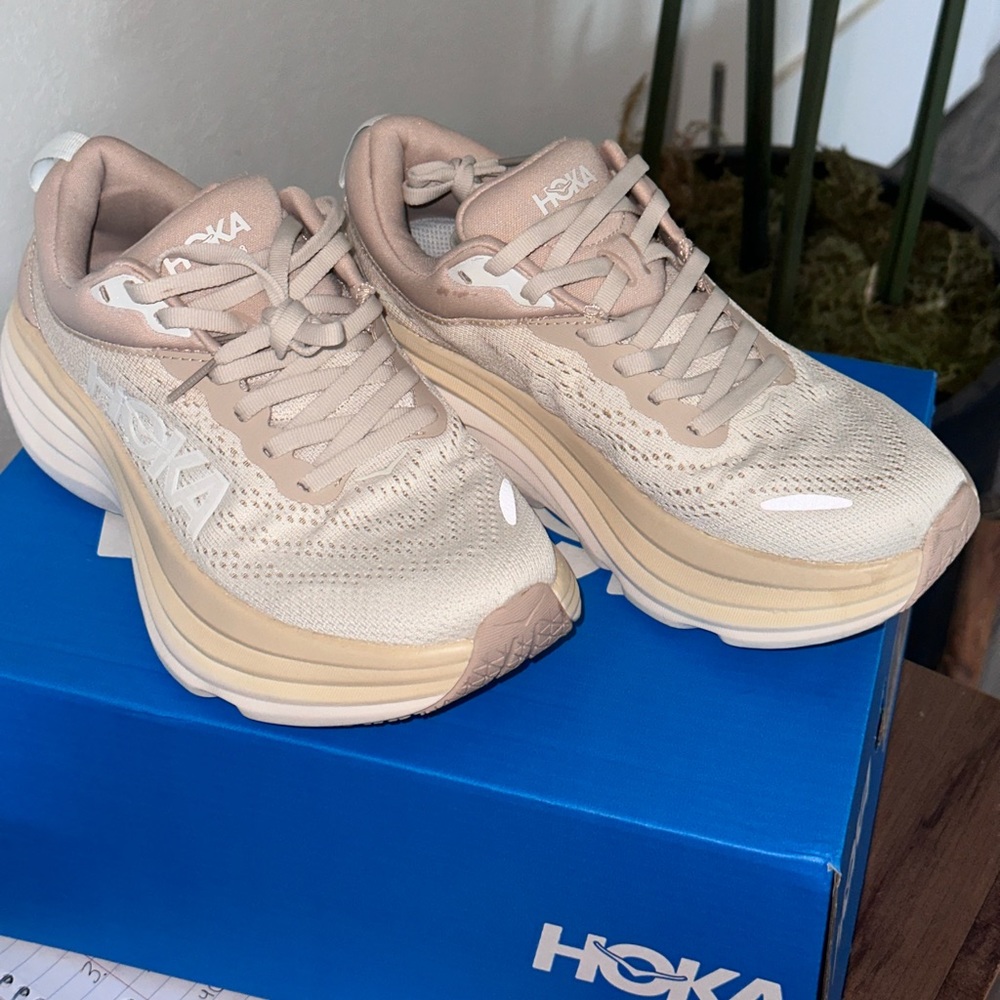 Hoka Bondi 8s sneakers size 6 in women